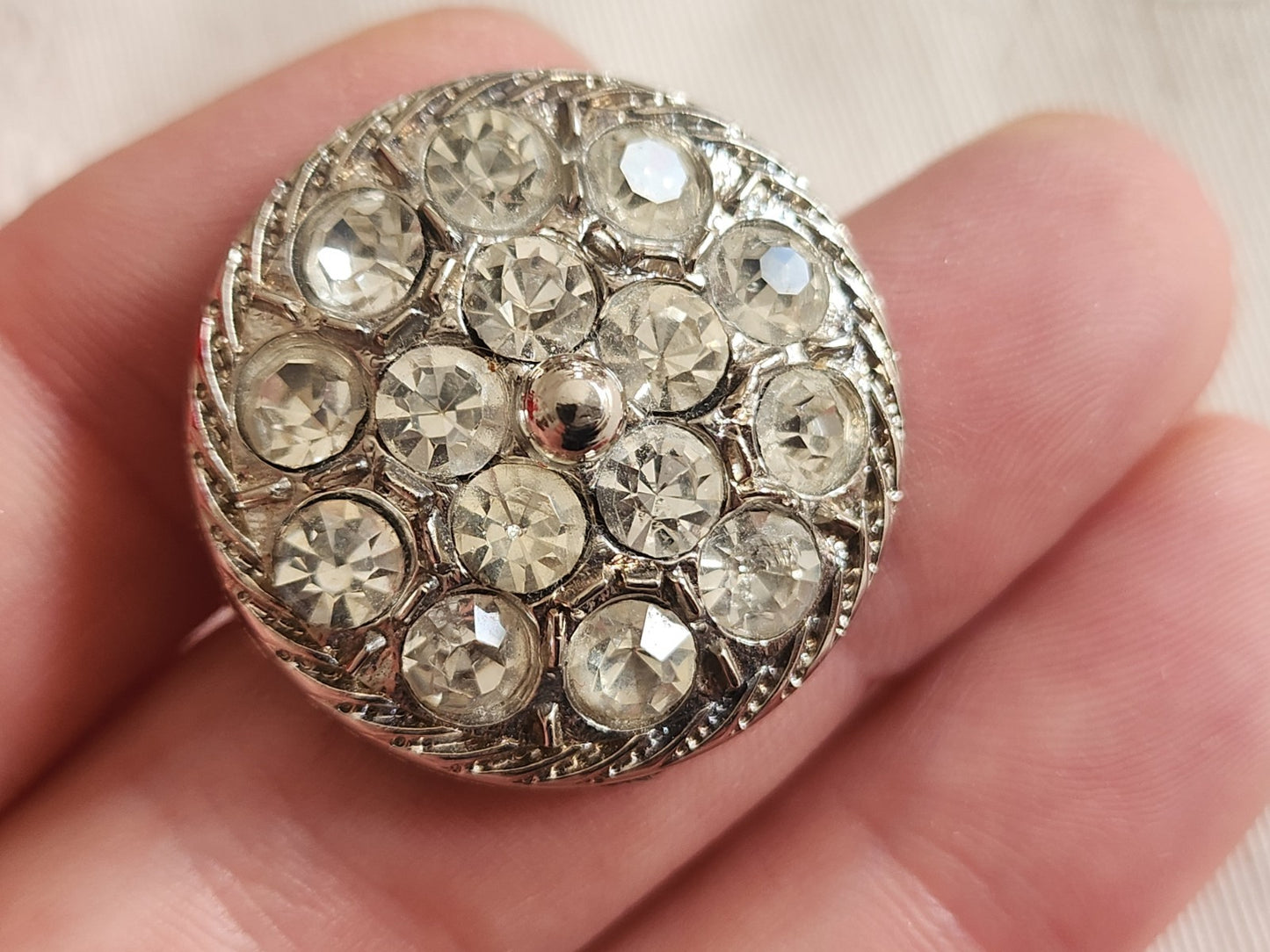Gros bouton acrylique argenté avec strass en verre pied 2,8 cm ou 28 mm G7J