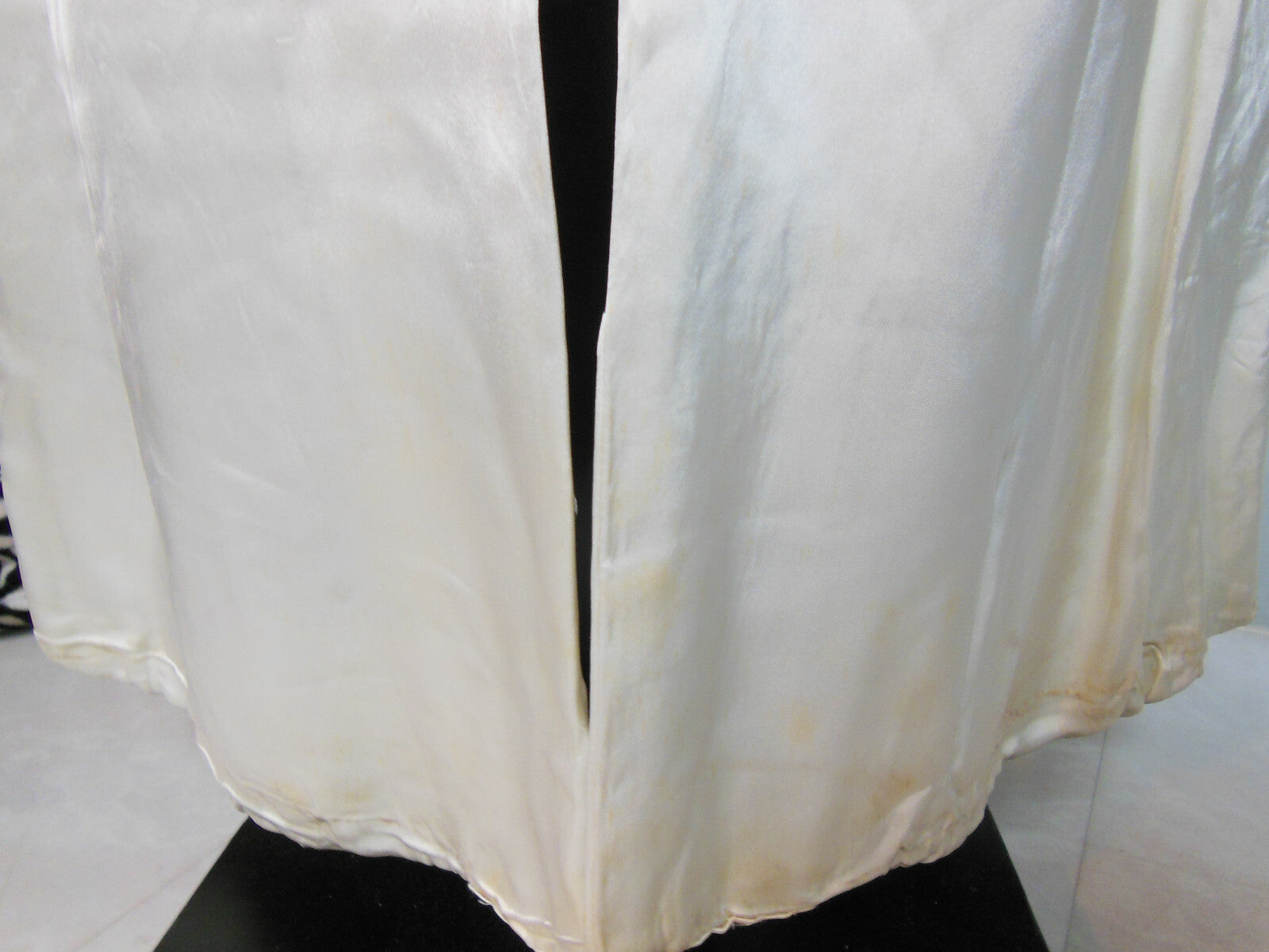 Ancien dessus veste en satin épais raide ou manteau cérémonie taille 36, B4