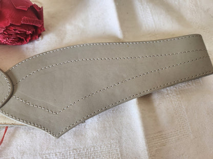 Ceinture ancienne vintage grise large  69 cm à 70 cm A4