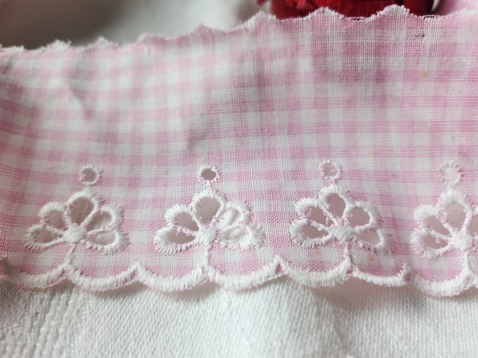 bordure galon feston rose vichy drap robe 1 mètre 70  sur 6 cm T1