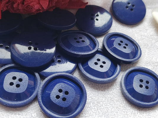 Lot 12  boutons vintage bleu electrique trous 2,2 cm ref 4715