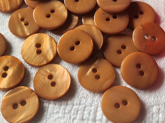 Lot 12 boutons vintage en nacre marron  à trous 1,5 cm ref 3901