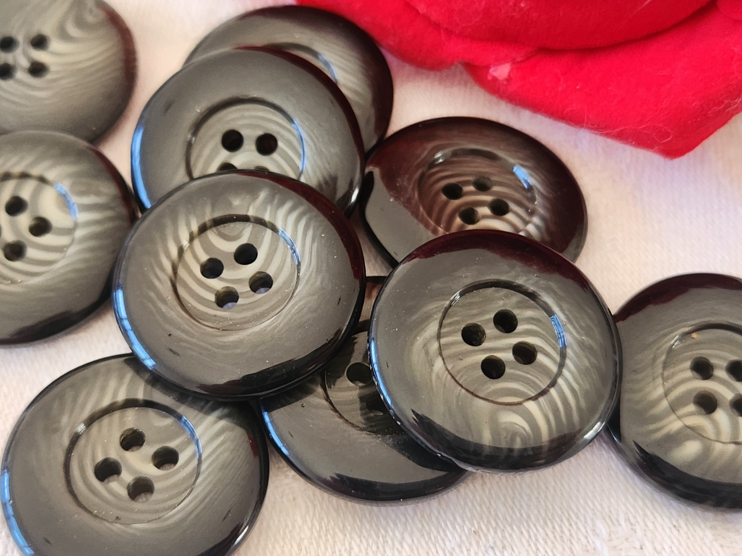 Lot 10 gros boutons vintage gris camaieu trous 2,4 cm ref 6083