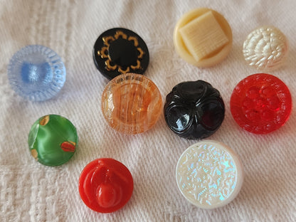 Lot 10 boutons anciens en verre multicolore  panaché 1  à 1,4 cm ref 6428