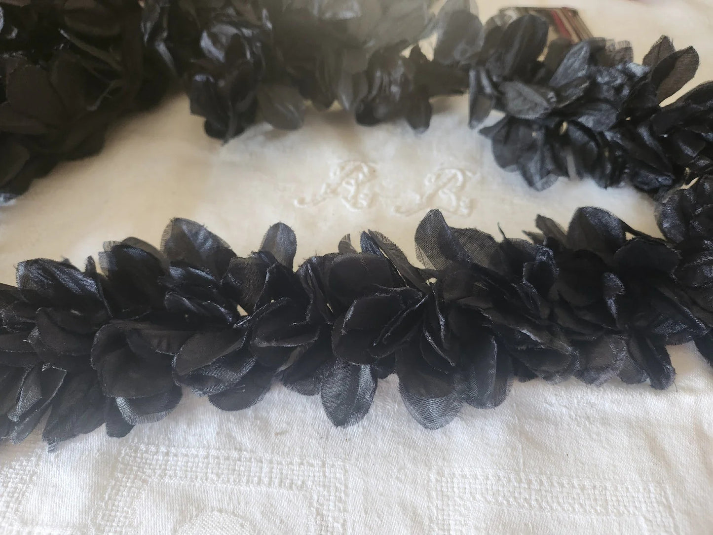 Galon vintage noir froufrous fleur petale 1 m 90 large B3