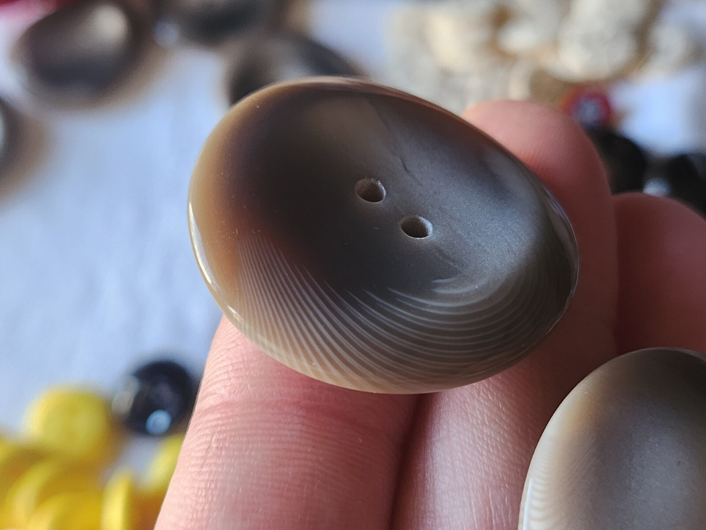 Lot 6 énormes boutons vintage marron cambré 3,4 cm trous ref 2448