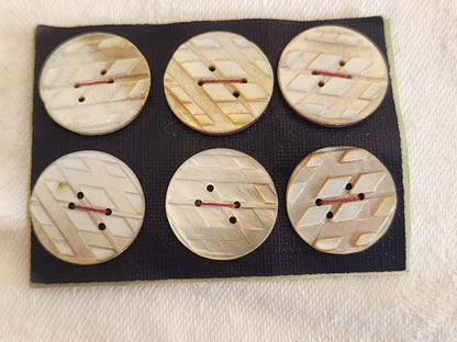 Rare petite plaque boutons anciens en nacre  1,7 cm  lot de 6 n°2B