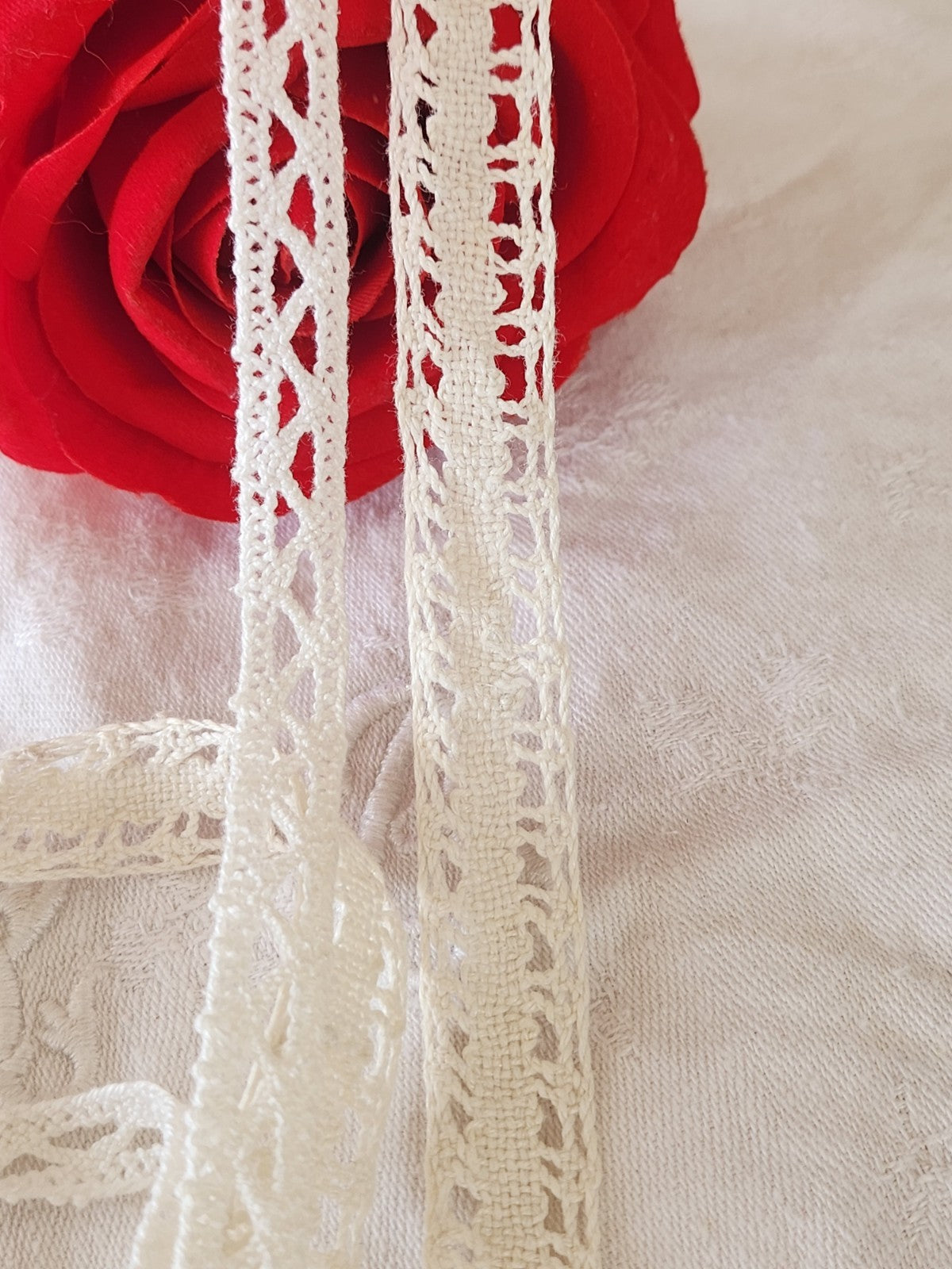 Duo petits coupons de dentelle ancienne 90 cm et  1 mètre 20  T6-9