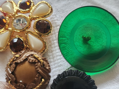 Collection lot 6 boutons anciens originaux diamètre au maximum: 4,3 cm ref 2477