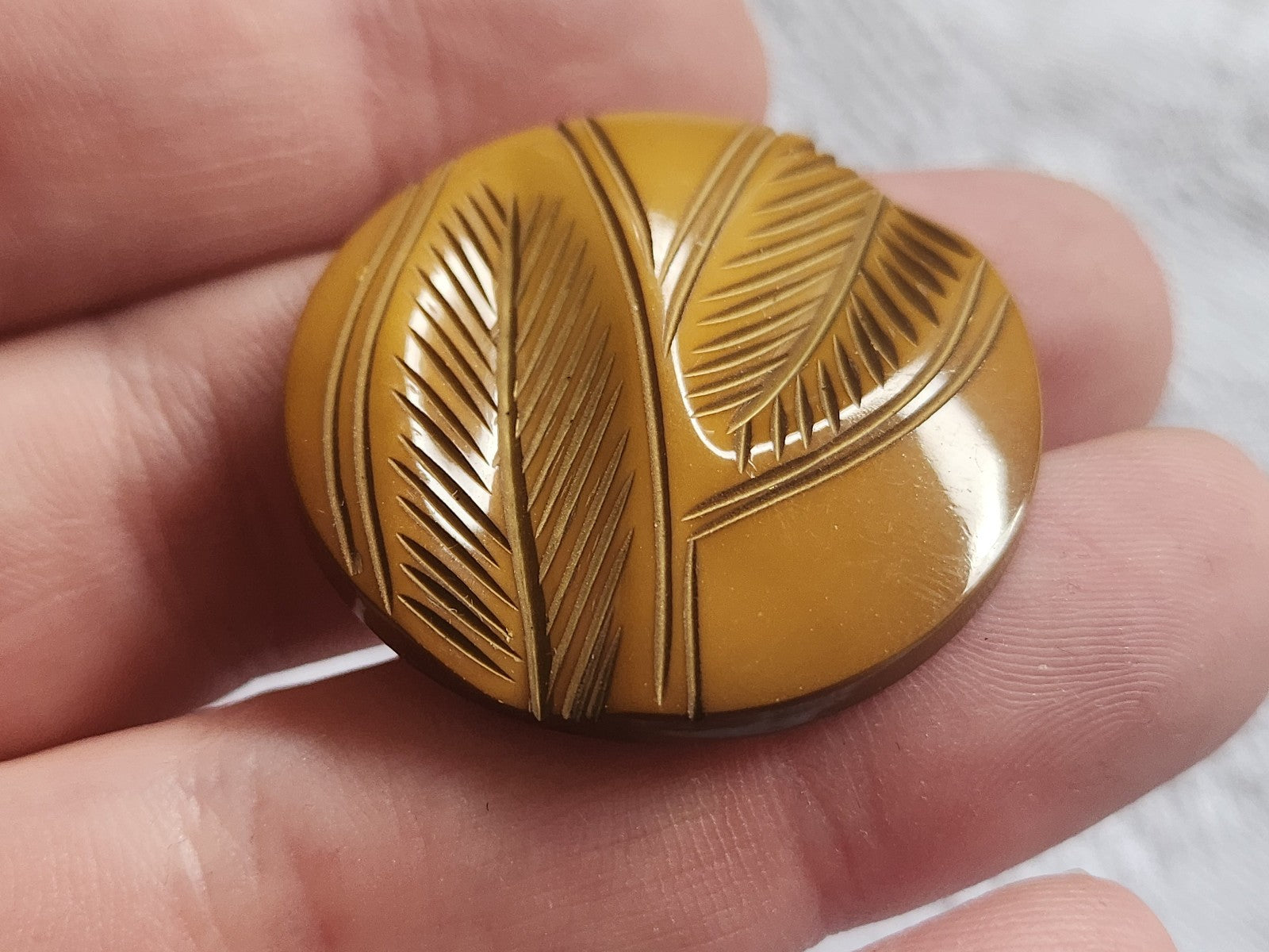 Collection bouton ancien camel camaieu motif feuillage relief 3,3  cm D5N