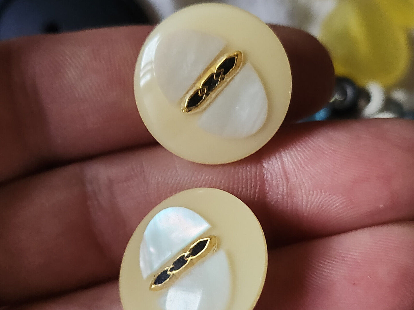 Duo boutons vintage crème coeur nacré inclusion pied 2,2 cm ref 3474