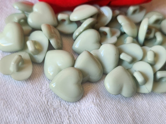 Lot 15 boutons vintage vert en forme de coeur pied  1,5 cm ref 620