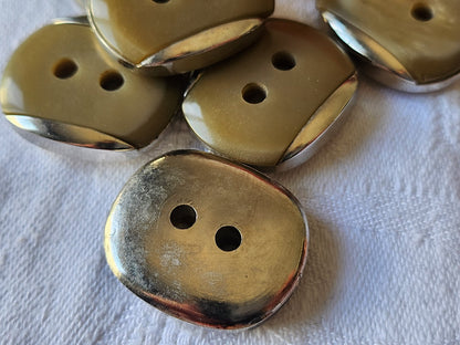 Lot 6 boutons vintage marron kitch acrylique argenté  2,2 sur 2,7 cm ref 5341
