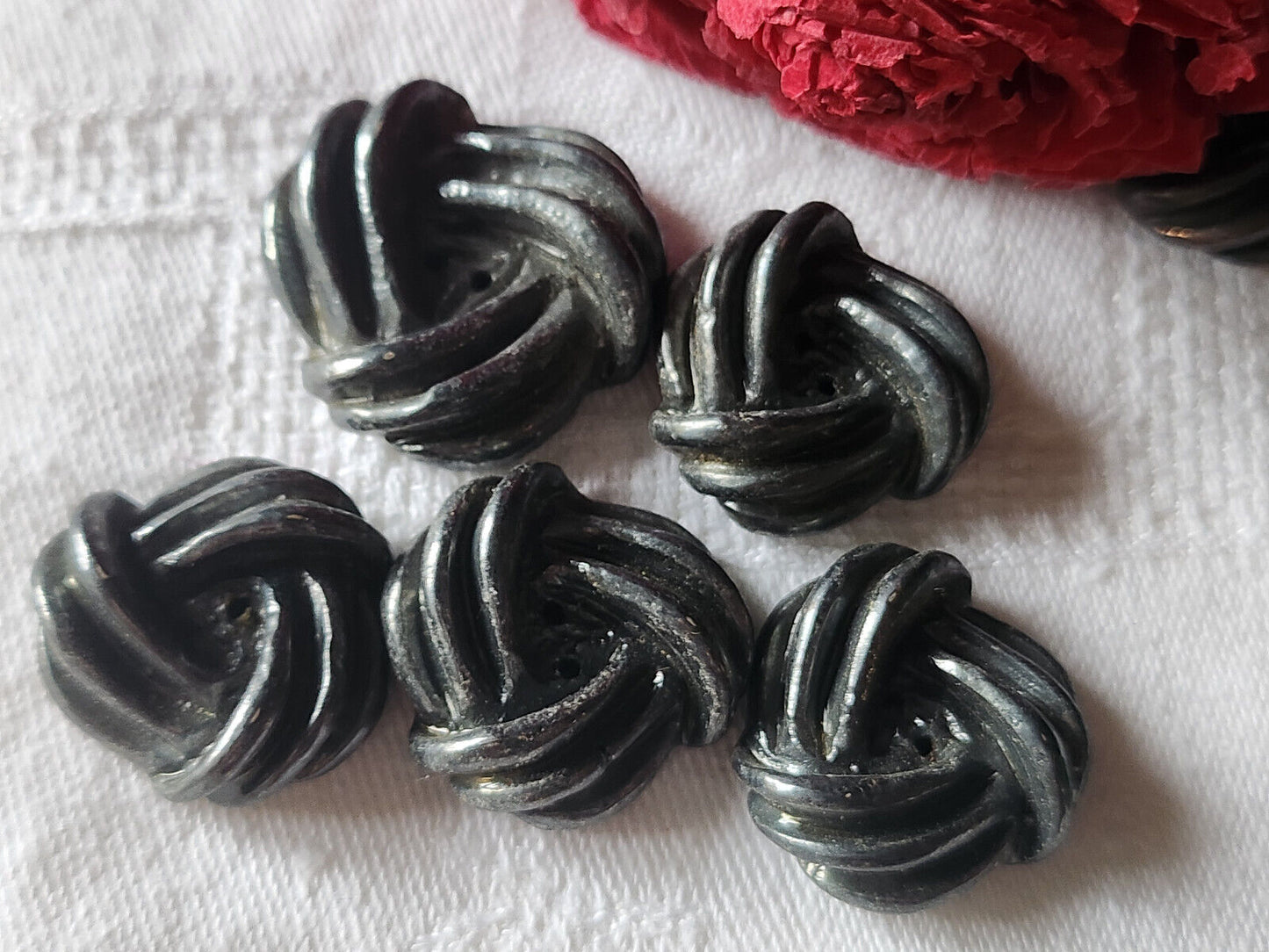 Lot 5 boutons vintage en resine gris  2,2 cm (4) et 2,7 cm (1) ref 2618