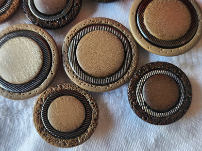 Lot 8 boutons vintage panaché mm modéle pied 2 à 2,5 cm ref 3904