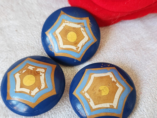 Trio gros boutons anciens en bois peint  2,5 cm bleu  D19P