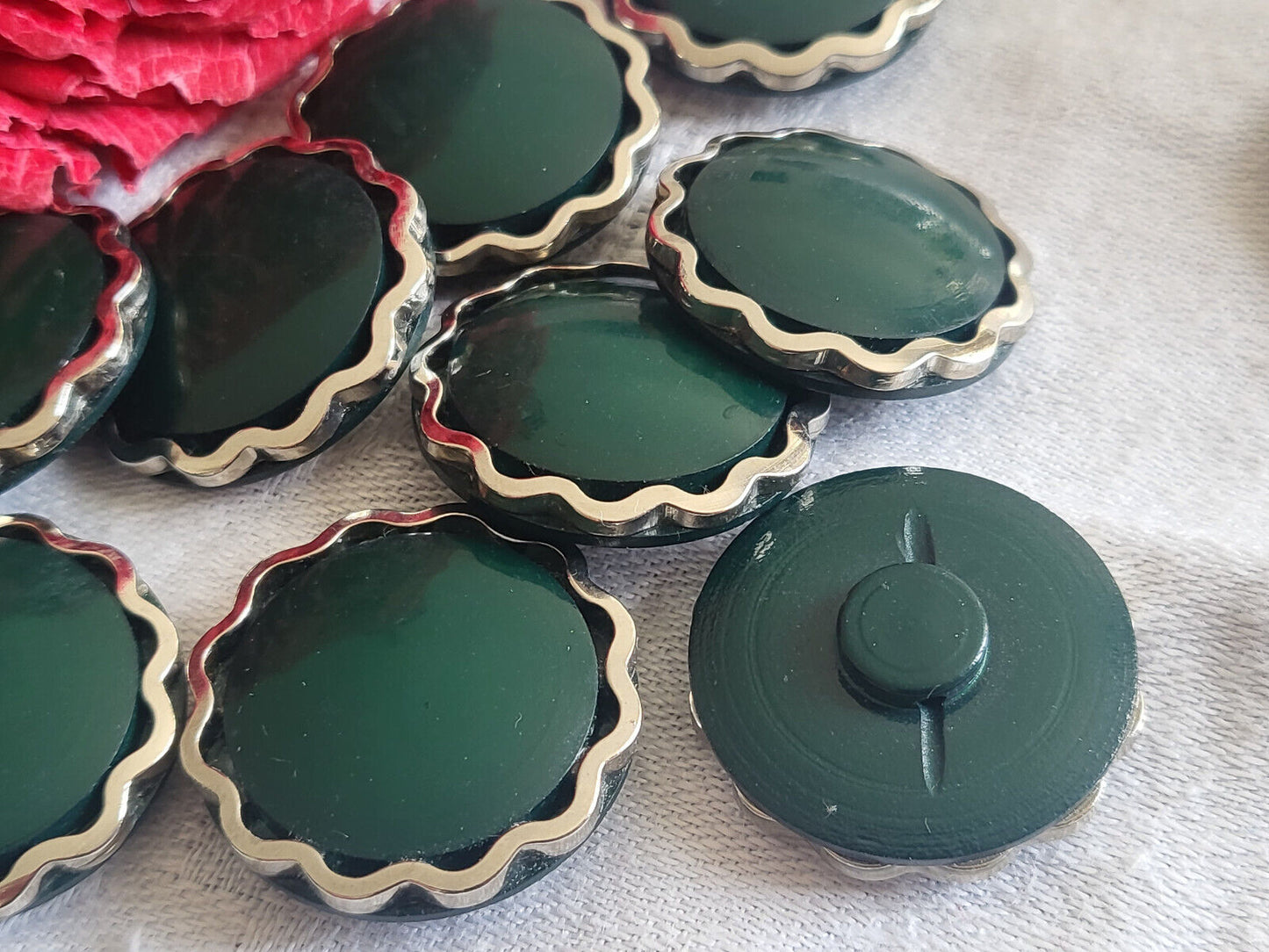 Lot 6 gros boutons vintage vert argenté à pied motif  2,5 cm ref 5486