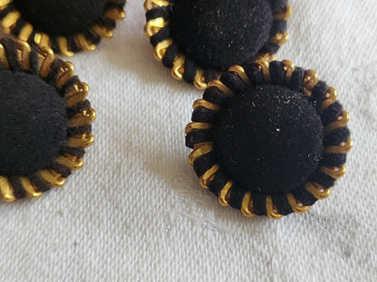 Collection lot 5 boutons ancien en métal ornement parurier 2,3 cm ref 1234