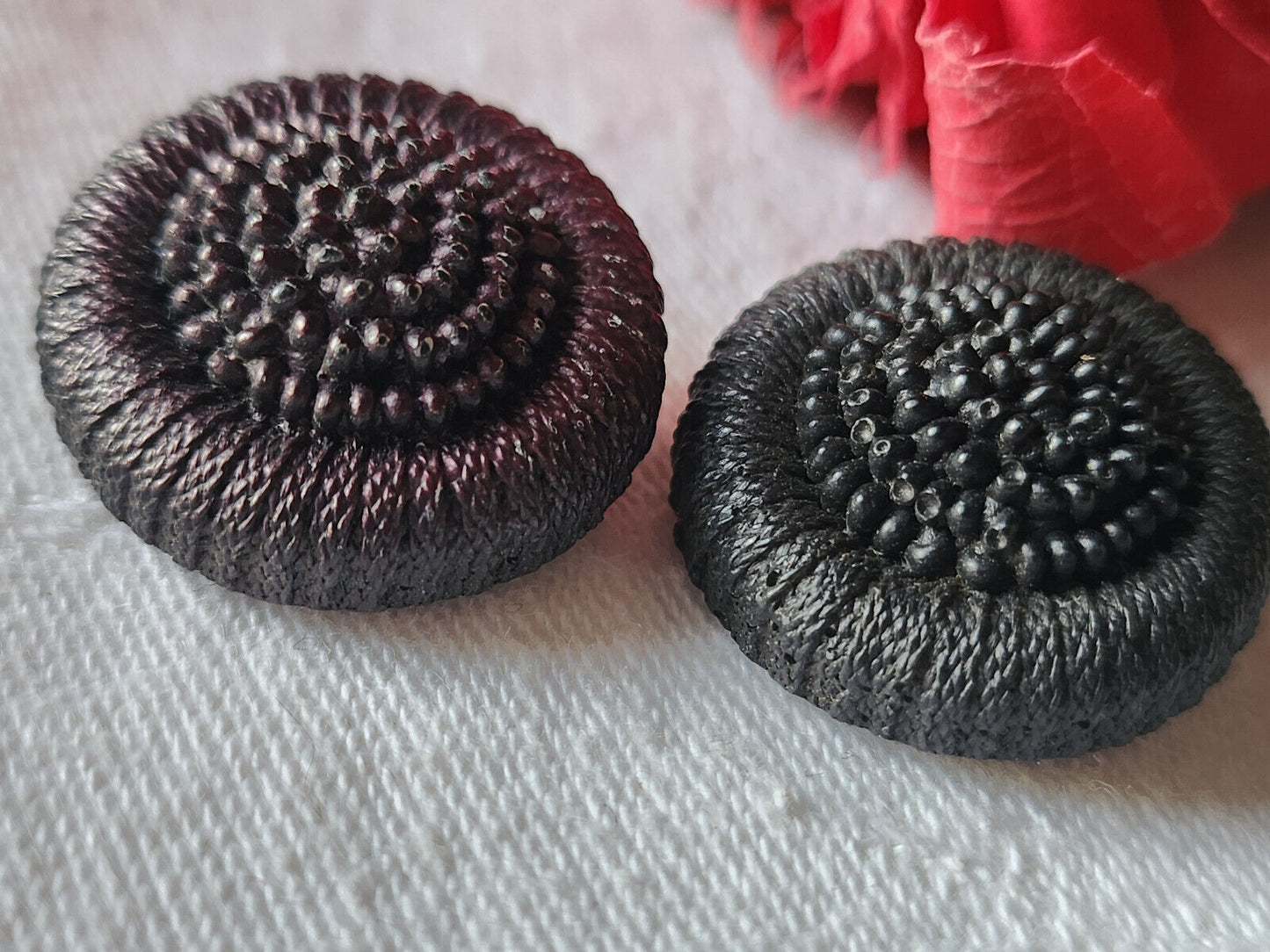 Duo boutons vintage en resinepicot 2,3 cm pied metalcm D11P