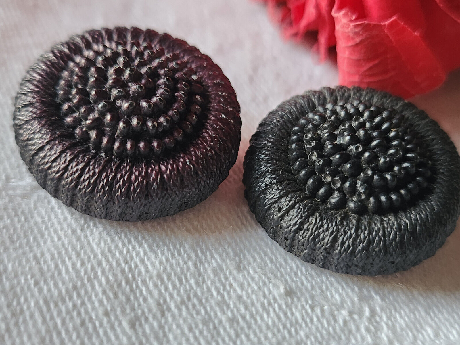 Duo boutons vintage en resinepicot 2,3 cm pied metalcm D11P