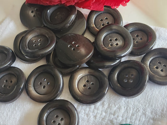 Lot 9  boutons vintage marron imitation corne 2,2 cm trou ref 1071