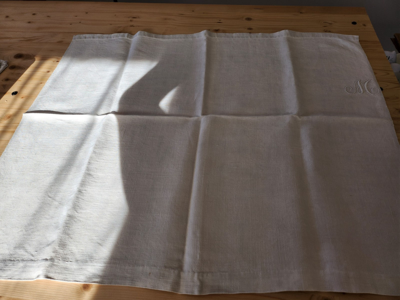Ancien coupon   gros monogramme M tissu  toile ancienne  B8