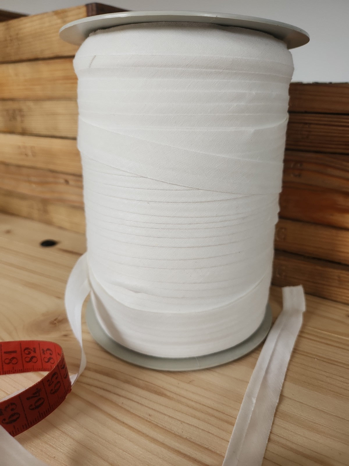 Biais blanc rouleau vintage centaines de mètres  sur 1,5 cm A4