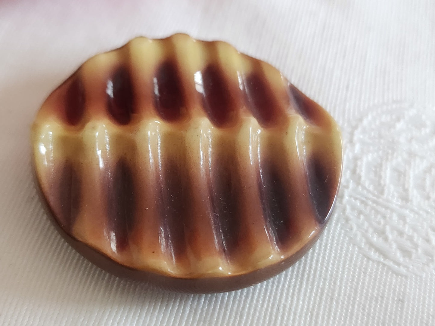 Gros bouton ancien en celluloïd superbe pied 3,7 cm  ref 6392