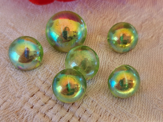 Lot 6 boutons vintage en verre irisé vert 0,9 cm 1 cm et  1,3 cm ref 6534