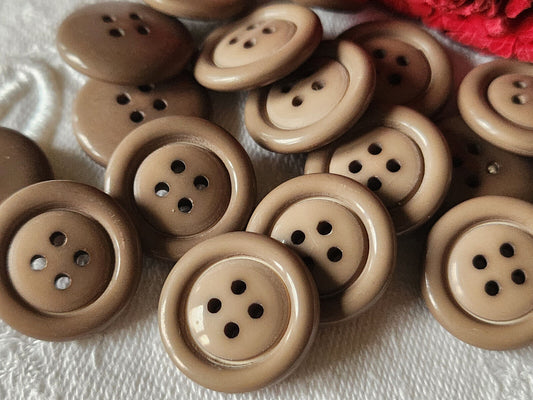Lot 18 boutons vintage marron 1,8 cm épais trous ref 902