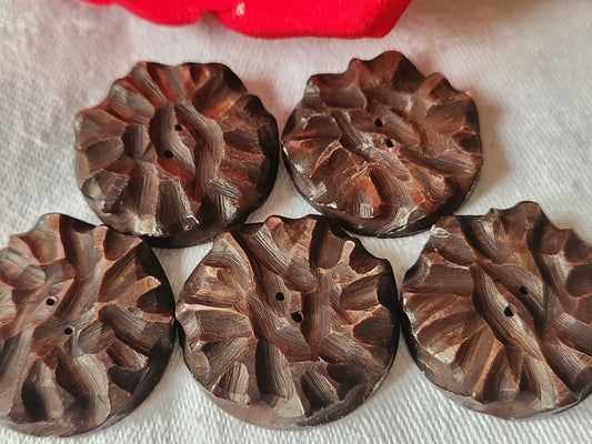 Lot 5 gros boutons anciens en nacre marron sculpté ciselé 2,8 cm ref 1618