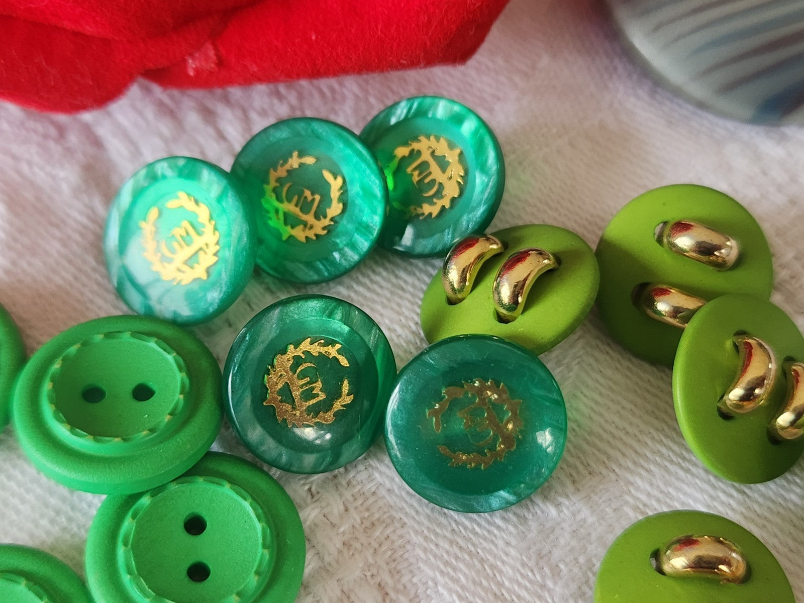 Lot 17 boutons vintage vert 3 séries 1,3 et 1,4 cm  ref 6402