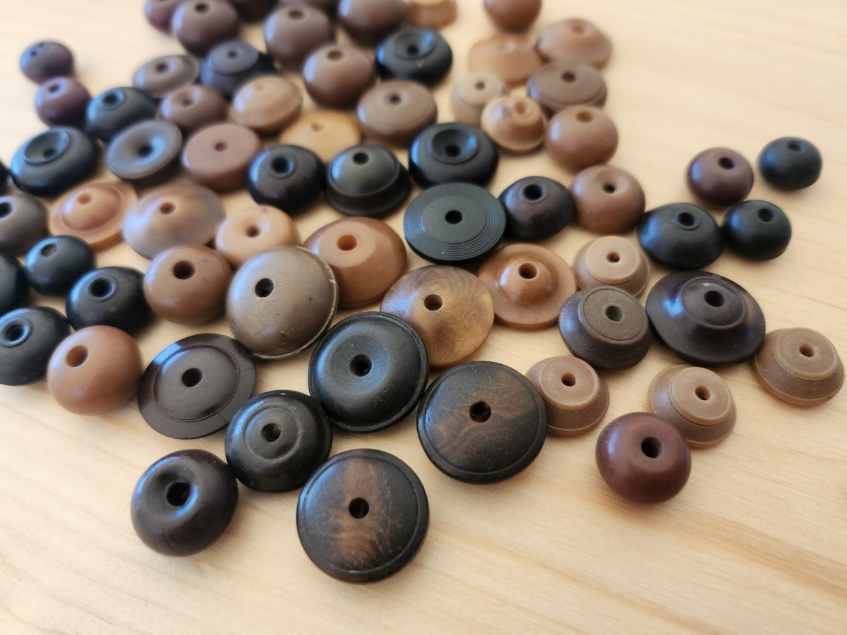 Lot  boutons anciens en corozo dit "sifflets" listing 1,1 à 1,8 cm photo  T10