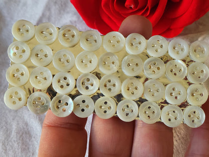 Plaque lot 36 boutons anciens en nacre blanc trous 1 cm corsage mini N°1