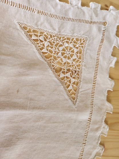 Ancienne nappe surnappe application jour  66 cm sur 88 B8