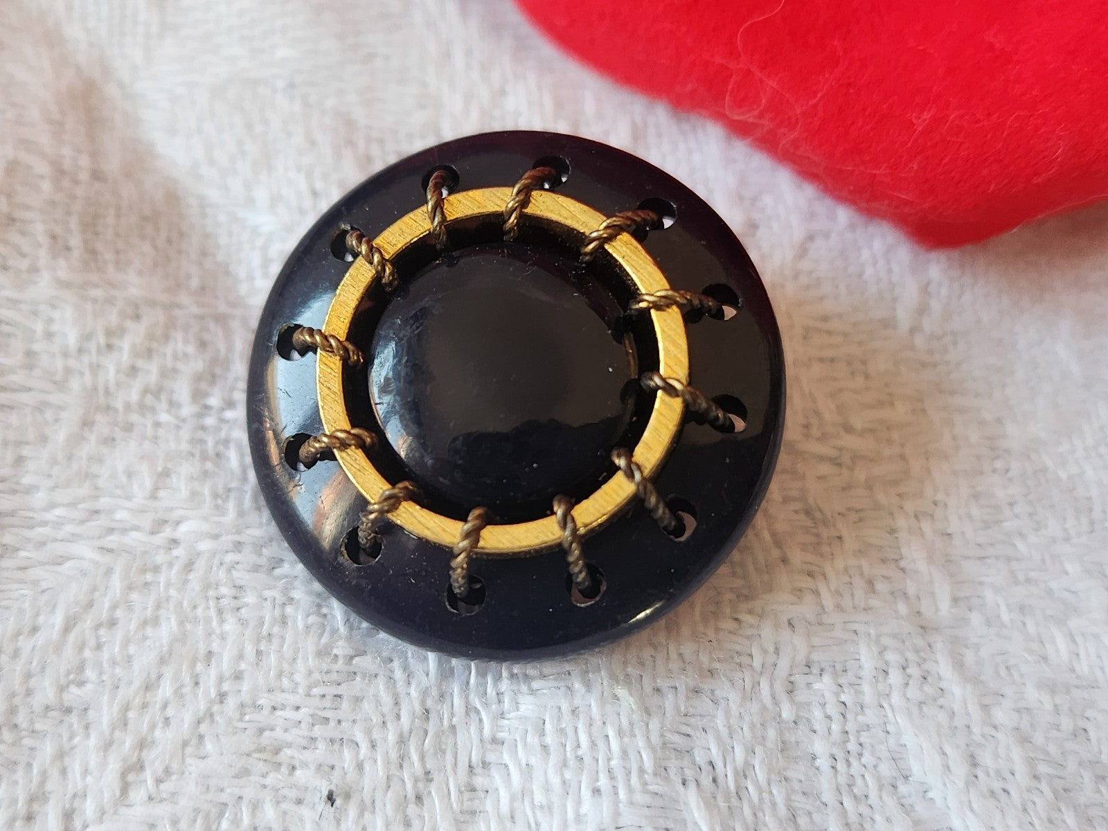 Duo boutons anciens  en verre blanc rose à pied 1,4 sur 1,8 cm D17K