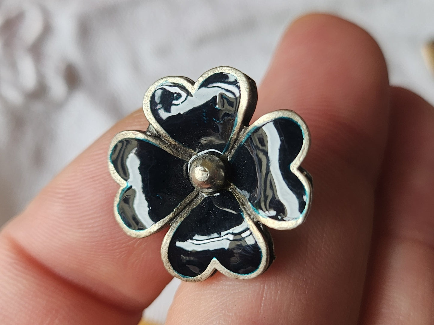 Superbe bouton vintage en métal bleu fleur pied 2,3 cm volume G12D