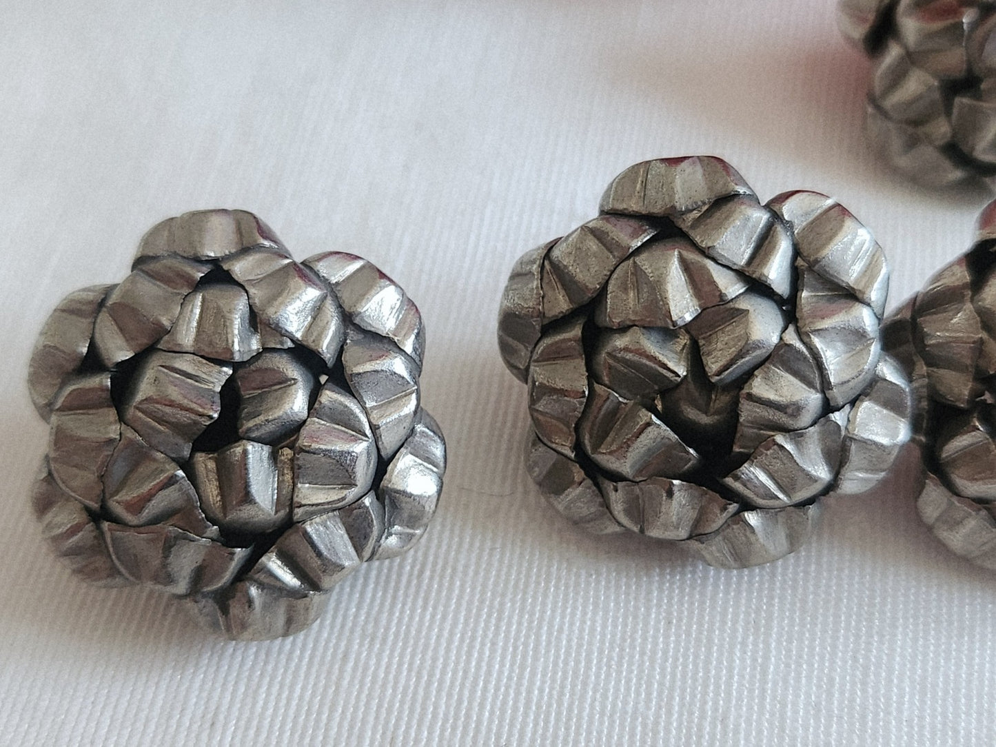 Lot 6 boutons vintage métal effet pétale fait main 2,4 cm ref 6235