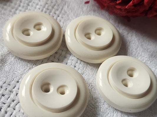 Lot 4 gros boutons vintage blanc creme trous 2,6  cm ref 2552