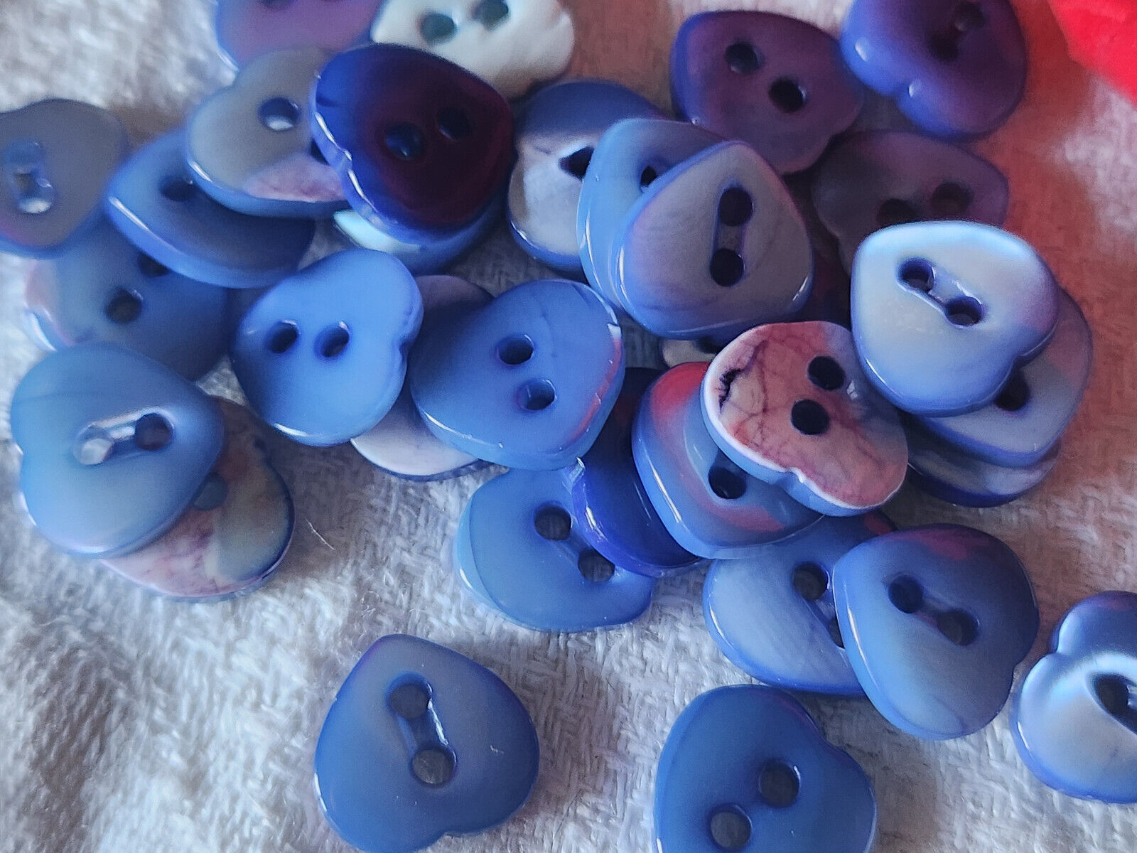 lot 6 boutons anciens en nacre bleu forme de coeur layette 1/1,1  cm ref 217