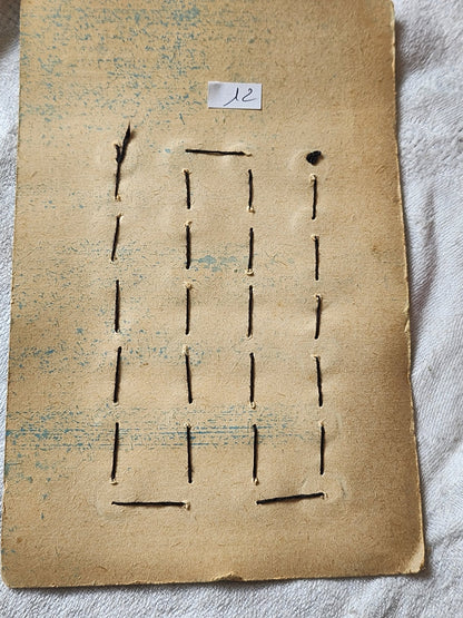 Plaque 24 boutons anciens en nacre gris 1,2 cm année 20/30 N°12