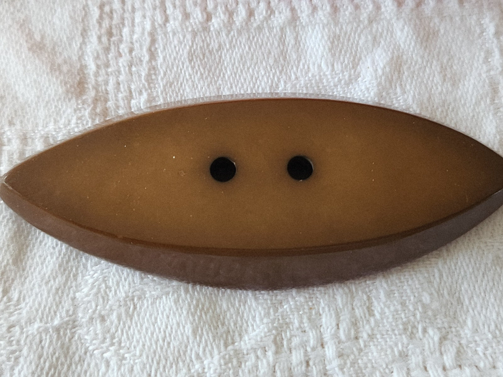Enorme bouton vintage marron collection  7,3 cm sur 2,9  cm ref 6003