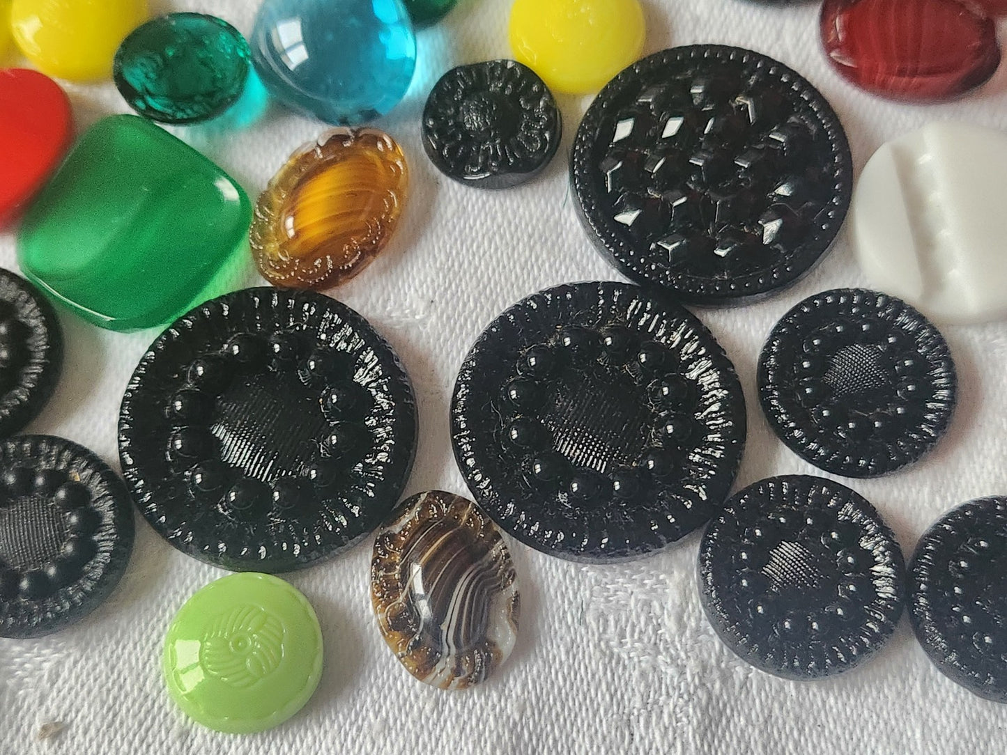 Lot 50 cabochons anciens en verre vintage panaché N°1 T2