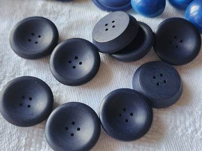 Lot 25 boutons vintage bleu 3 series 1,3 à 1,9 cm ref 5920