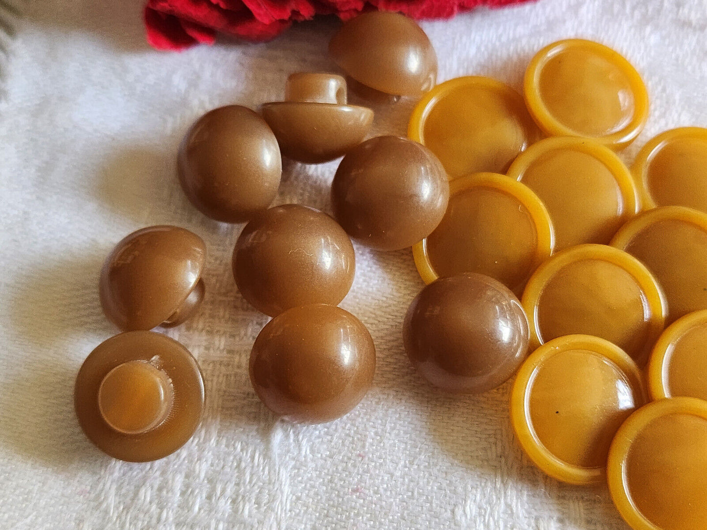 Lot 23 boutons vintage 2  series marron petits pied    1,1 et 1,3 cm  ref 1036