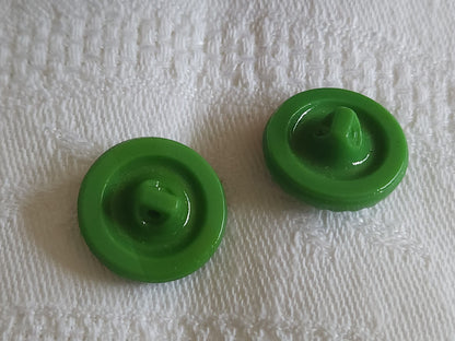 Duo  boutons anciens en verre travaillé vert   à pied 1,7 cm G18E