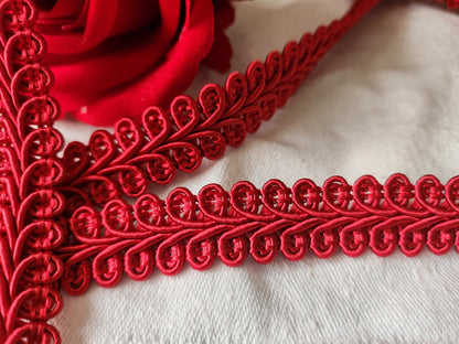 Galon vintage rouge satiné lumineux large 2 métres 30 sur 1,8 cm A2