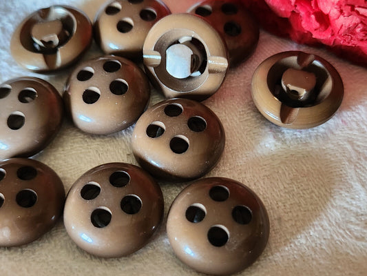 Lot 12 boutons vintage, marron imitation trou mais pied 1,7 cm ref  5360