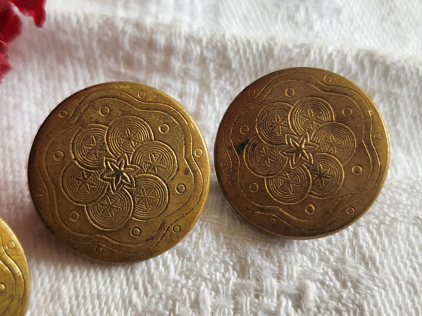 Lot  3 anciens bouton ancien en métal motif 1,8 cm ref 1118