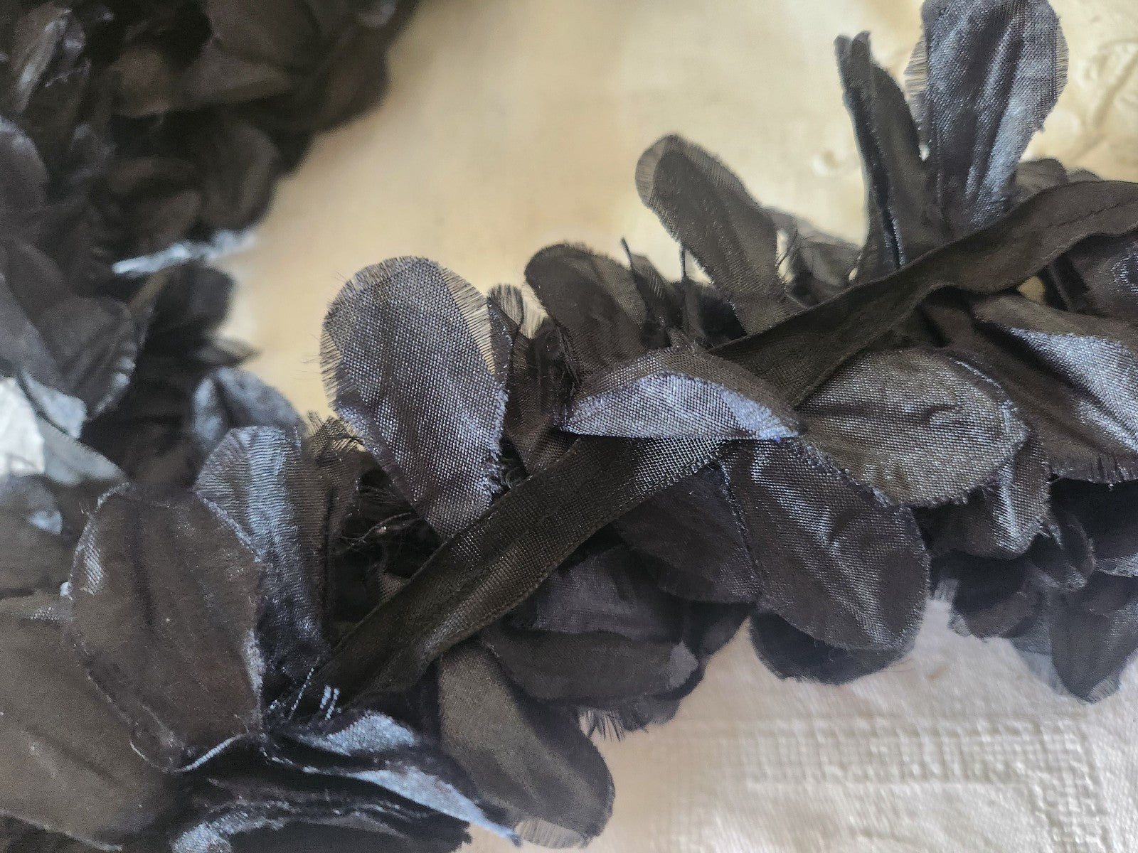 Galon vintage noir froufrous fleur petale au métre large  B3